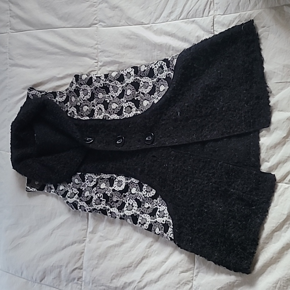 SIONI long soft 3-button embroidered sweater vest